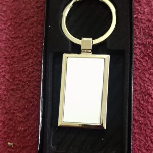 ميدالية معدنية مستطيلة الشكل