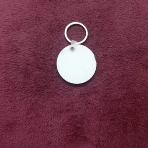 ميدالية دائرية خشبية الشكل