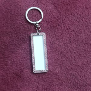 ميدالية معدنية مستطيلة الشكل