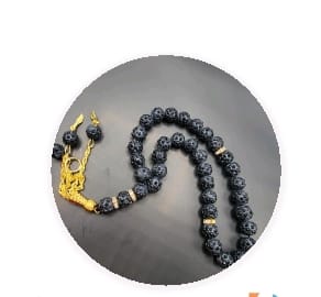 صورة مع مسبحة