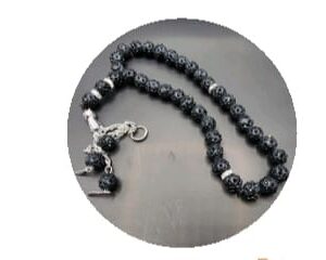 صورة مع مسبحة