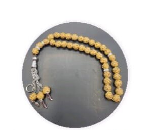 صورة مع مسبحة